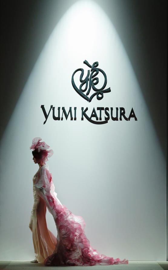 亚洲婚纱女王杀进内娱，女星们集体坐不住了