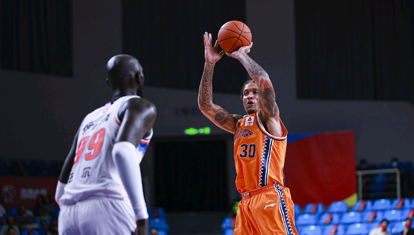 新疆男篮vs上海男篮谁赢了,新疆男篮对阵上海男篮比赛