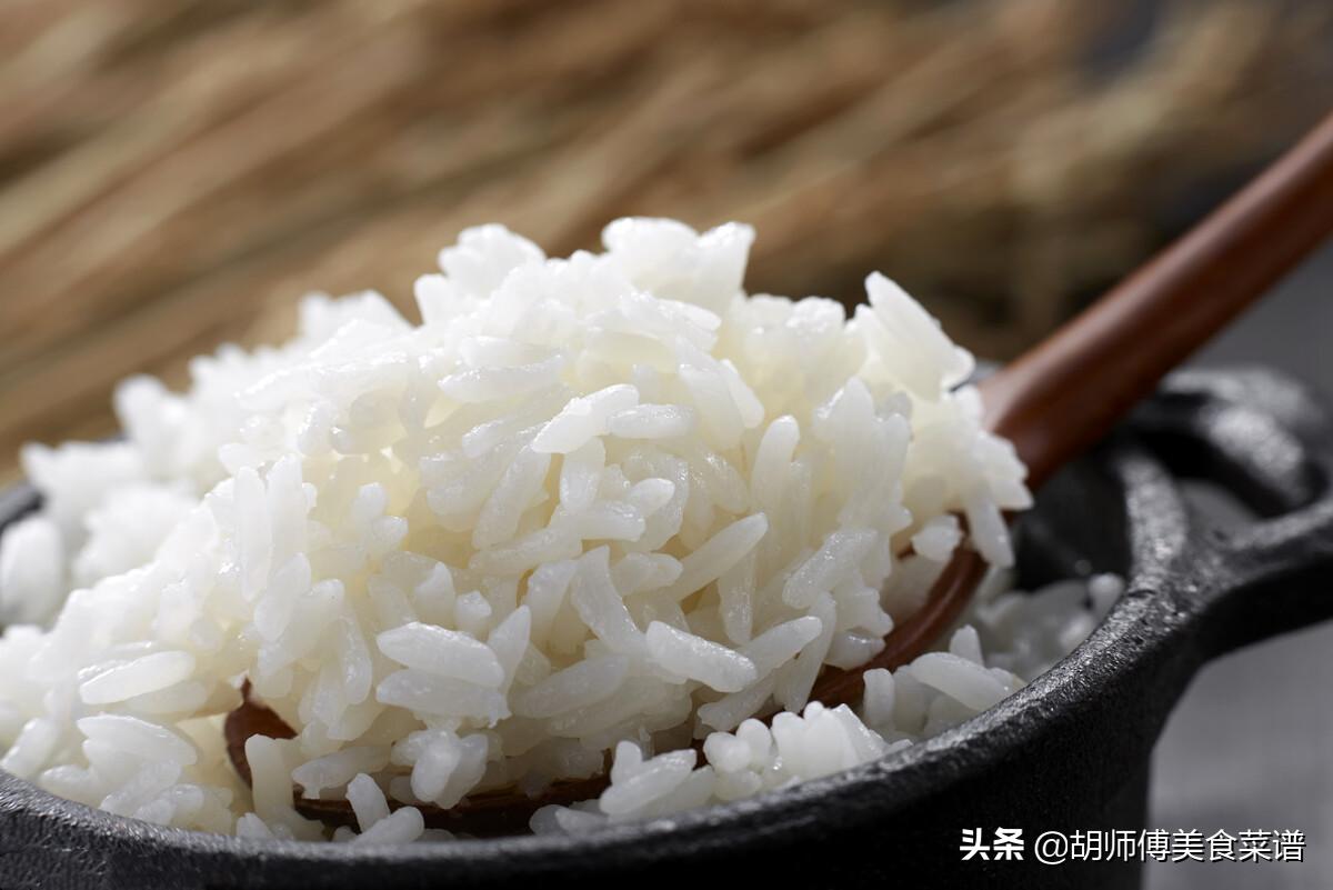 蒸米饭加水小技巧,蒸米饭别总加水教你一招