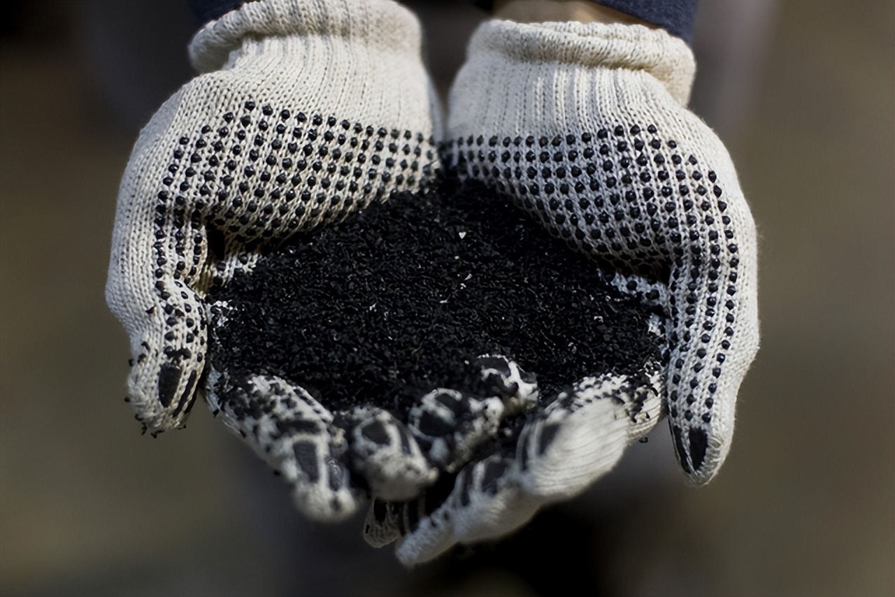 中国旧轮胎成非洲“抢手货”？用来做什么？这个生意有多暴利？