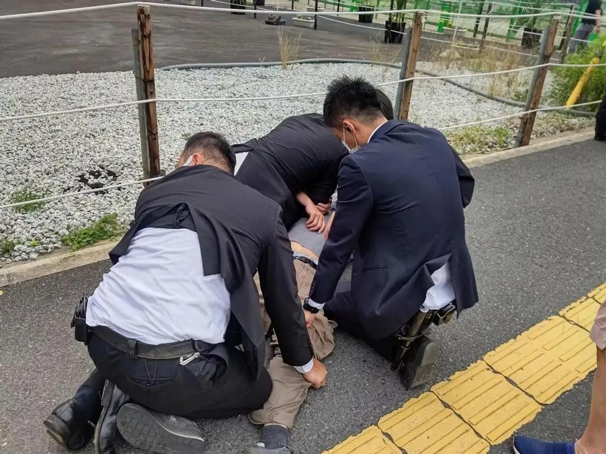 安倍晋三被枪击身亡时评,安倍晋三被枪击身亡网友评论