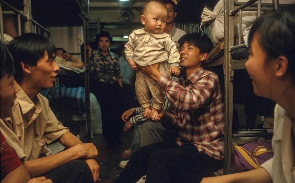 集中营惨状:30张老照片揭示妇女衣不遮体的悲惨命运!