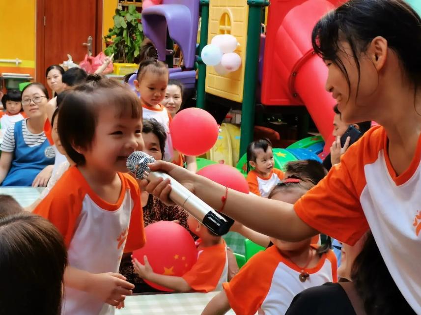 只因想去国外，幼儿园男宝被指“言论不当”，谁的“玻璃心”碎了