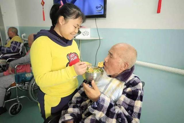 为啥欧美没有常年卧病在床的老人,欧美老人很少卧病在床