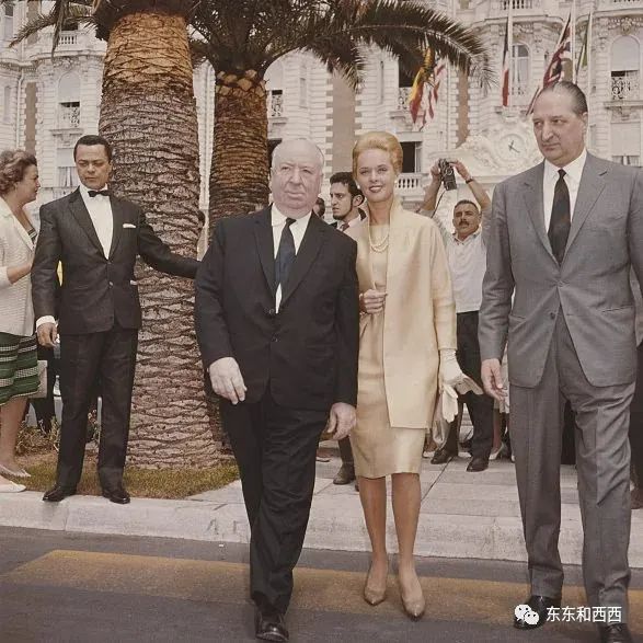 91岁养狮子走红毯拍奢侈品广告，这个优雅金发*物尤**太生猛了