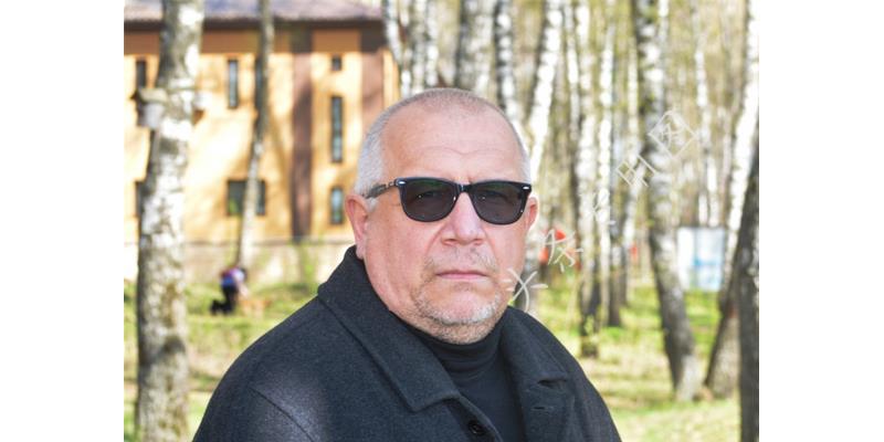 分家时大伯把烂滩地全给我爸,如今这里建高速,大伯肠子都悔青了