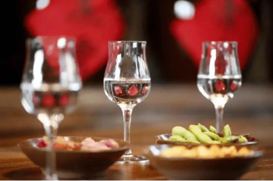 为什么在烟酒店买东西不能说送人,去烟酒店买酒为什么不能说去送人