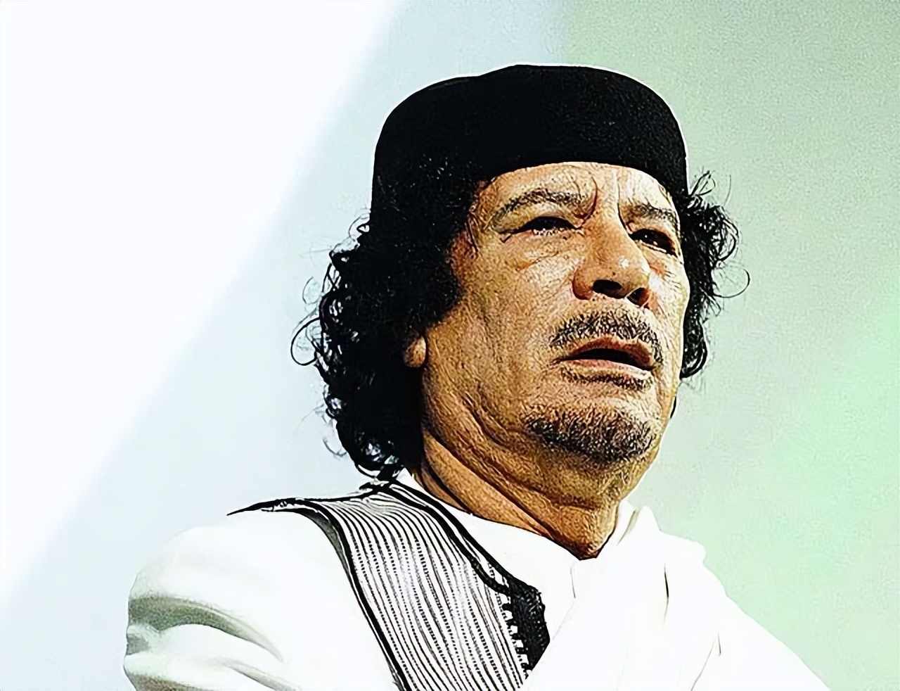 舞女曝光与卡扎菲三儿子情史：睡在一张床只接吻，其它什么也不做