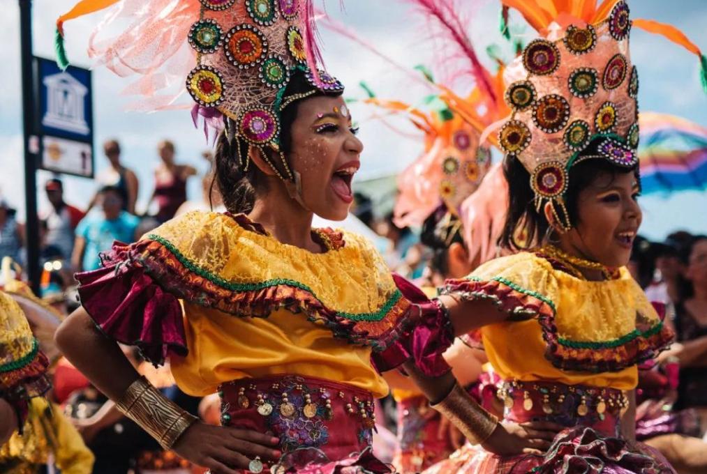 拉丁美洲的节日和音乐中都有非常明显的非洲元素，这是为什么？