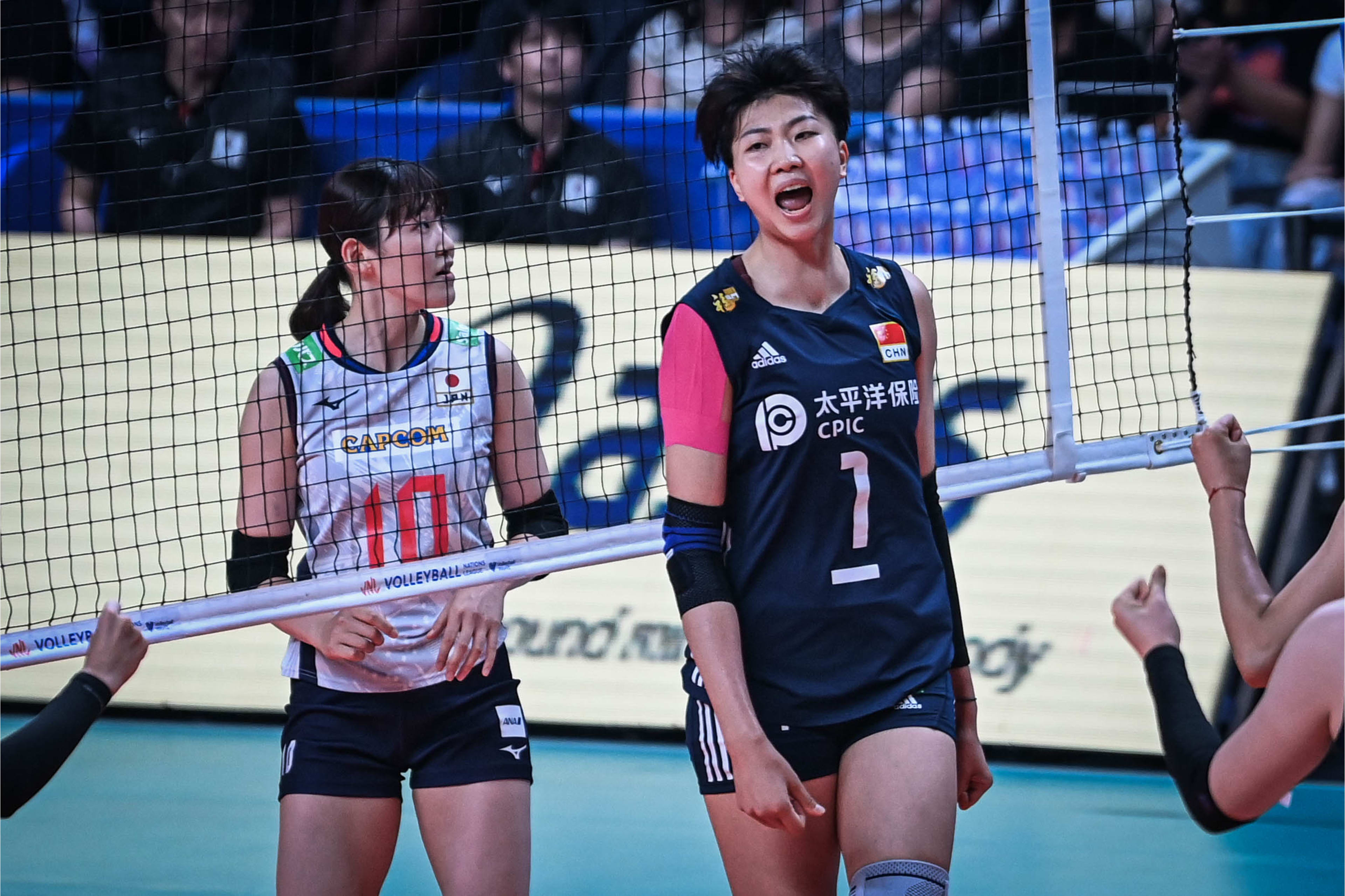 中国女排1比3不敌日本，第四局12比25落败，日本八战全胜高居第一