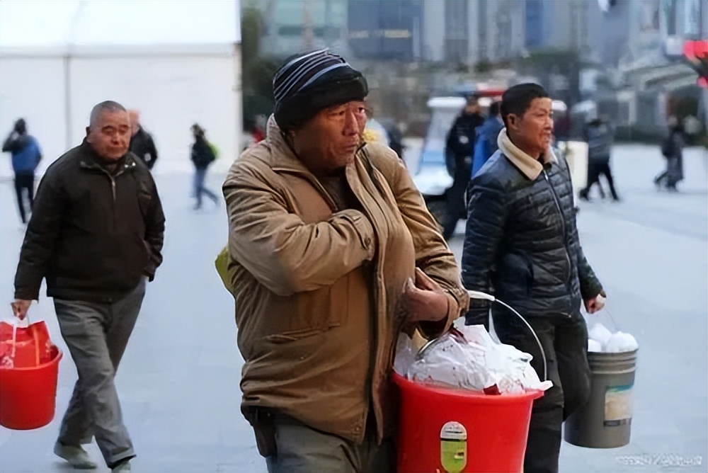 农民工要怎样在农村养老,县城成为大龄农民工养老新选择