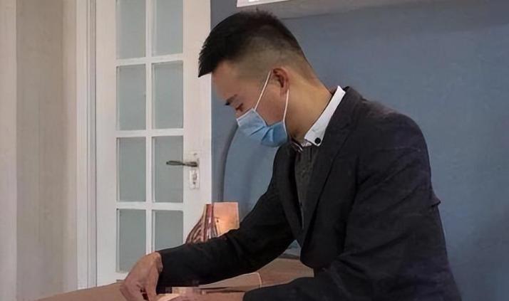 90后转行做月嫂,90后小伙转行做催乳师