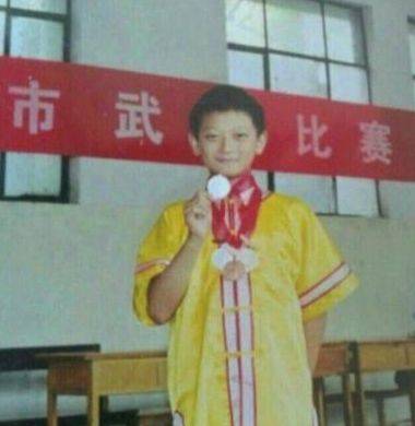 黄子韬不愧是内娱第一勇士,圈内扒爷爆料黄子韬