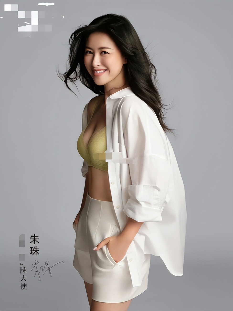 朱珠深v抹胸礼服,39岁朱珠晒泳装