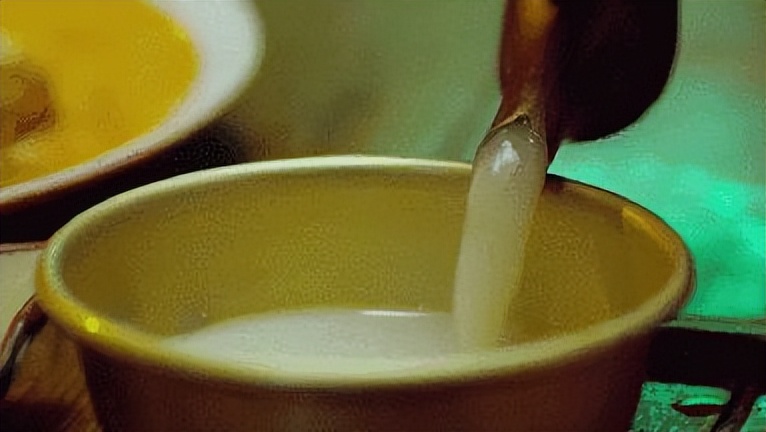 酒是粮食精越喝越年轻下一句,酒是粮食精越喝越年轻抖音