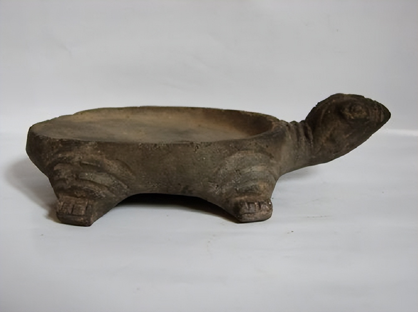 1968年，康生送给*青江**一块珍贵的端砚，*青江**：在哪里搞到的？