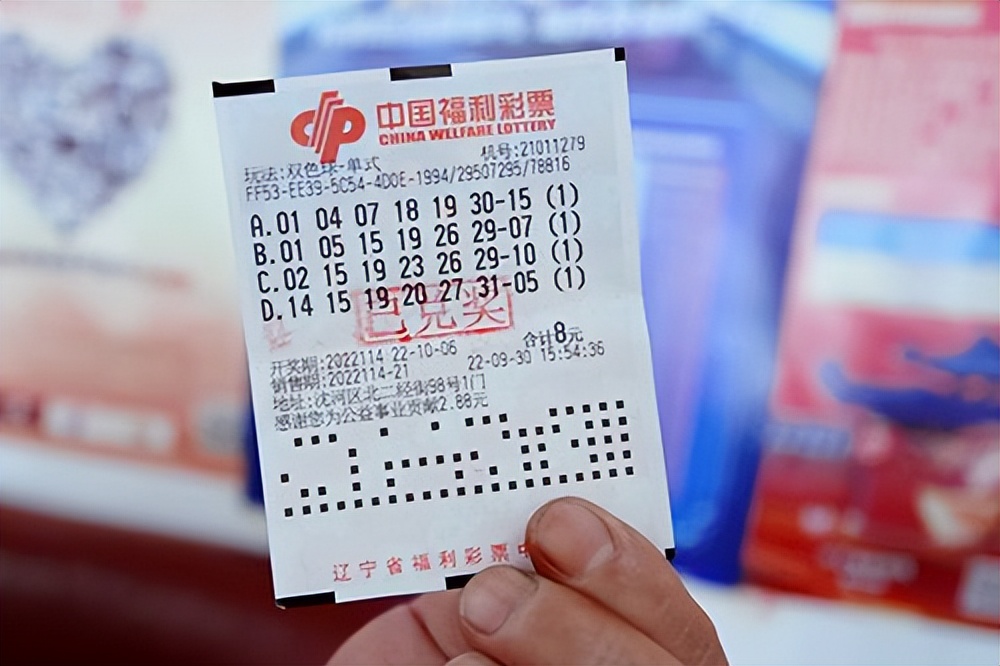 遂宁男子十年蜗居桥洞研究彩票,四川老汉研究彩票住桥洞