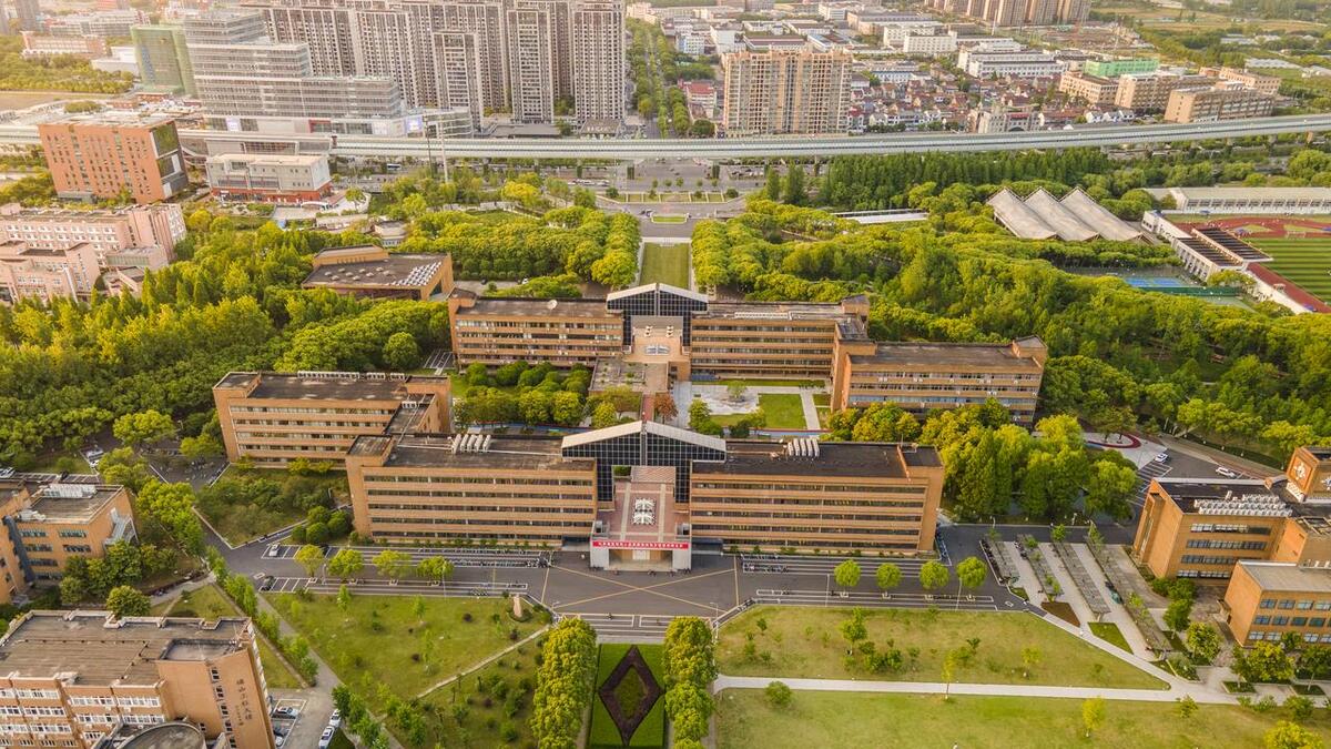 怡人秀丽的菁菁校园——万杰朝阳学校