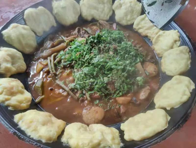 美味柴火鸡铁锅炖,美味柴火鸡汤