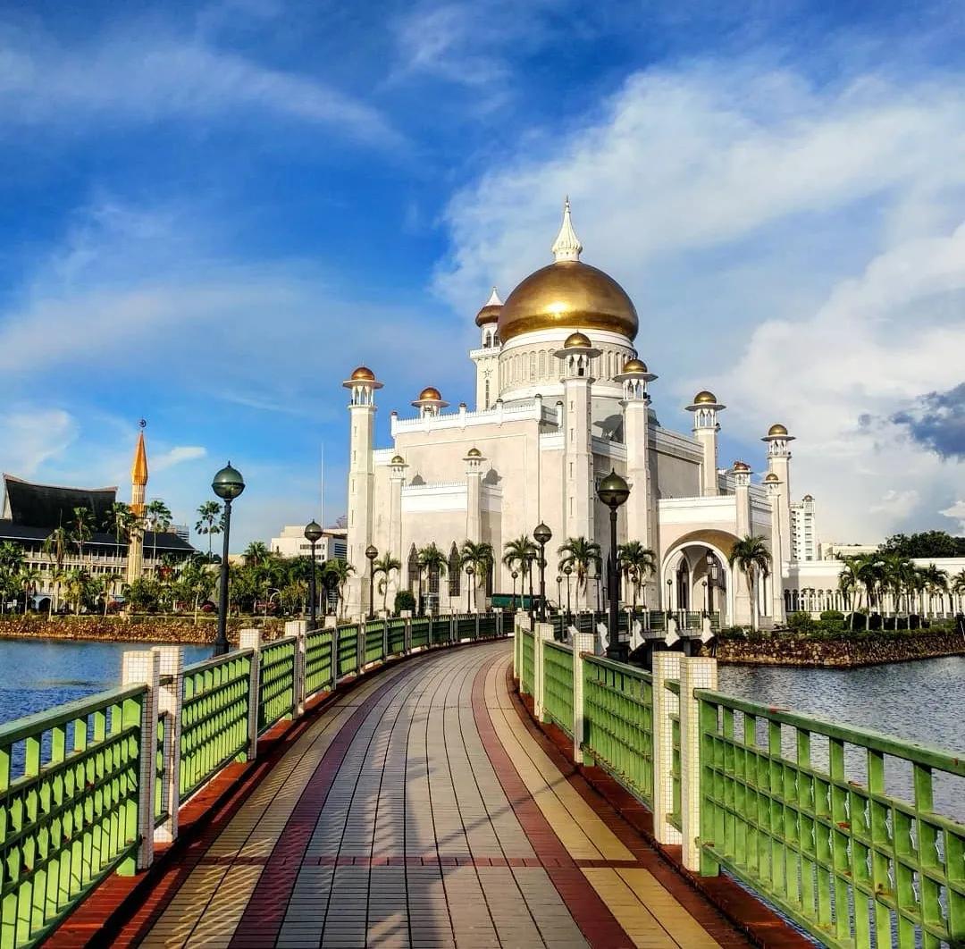 文莱人口和国土面积是多少,在亚洲生活最好的国家文莱