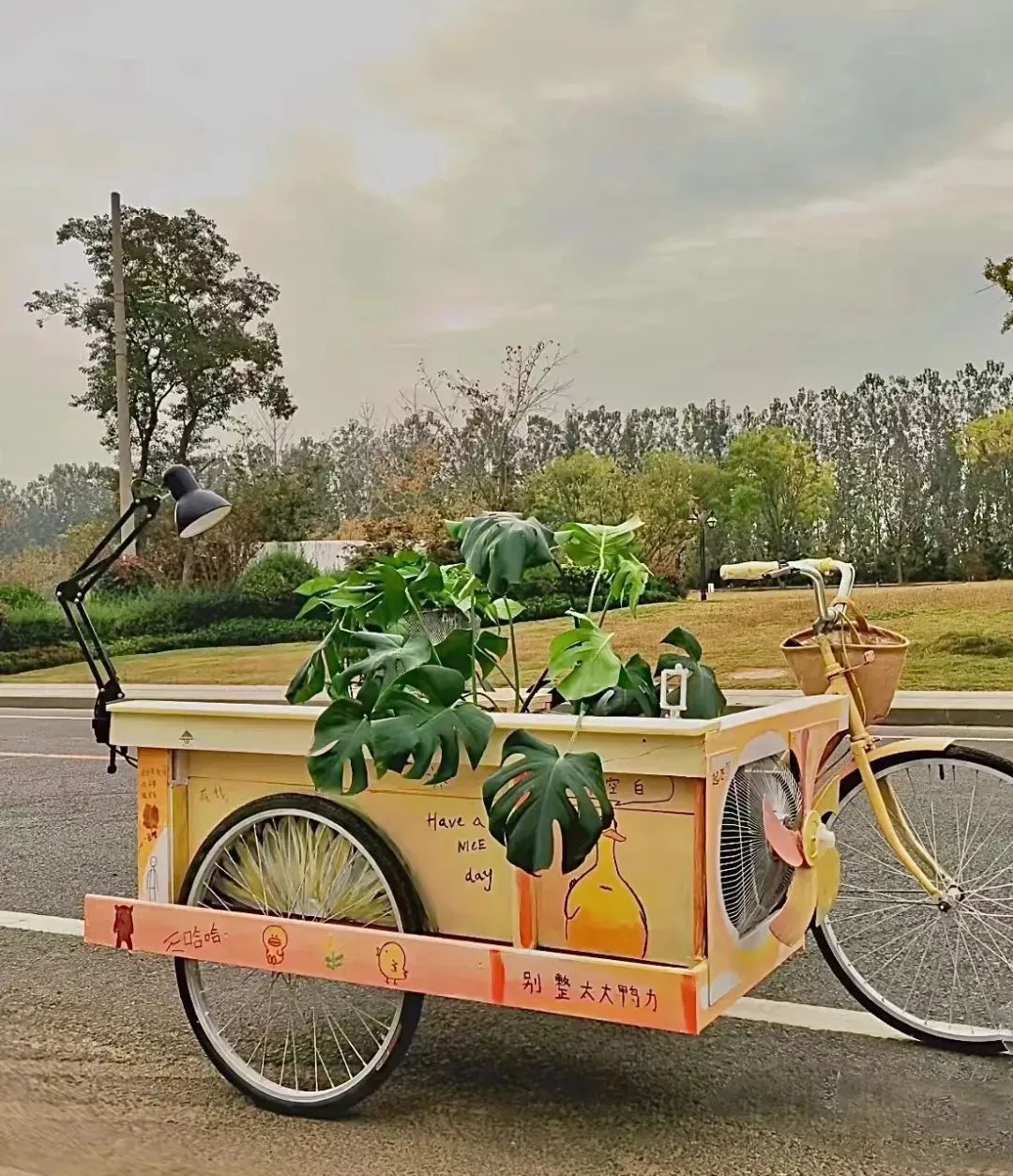 夫妻摆地摊月入90000,95后夫妻摆摊日收入9000多元