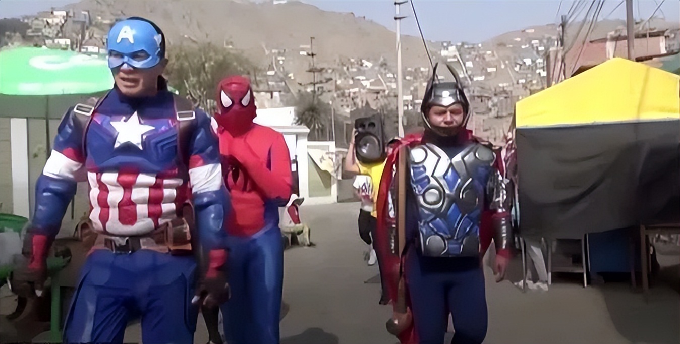 秘鲁缉毒警察cos,秘鲁警察假扮复联抓毒贩