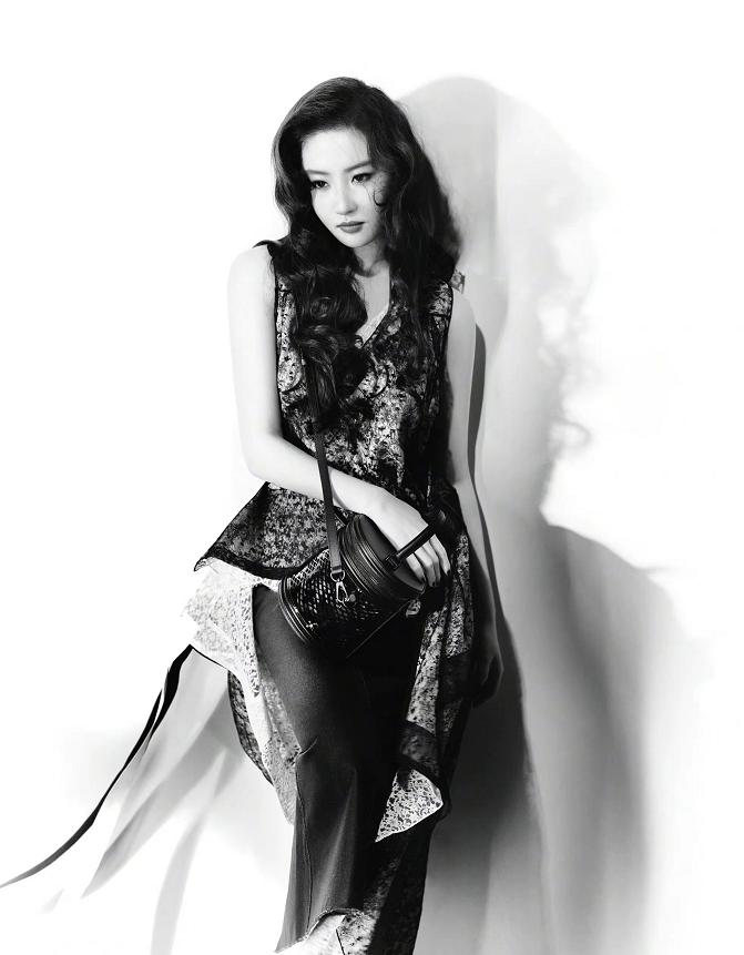 刘亦菲lv最新造型,刘亦菲vogue穿搭