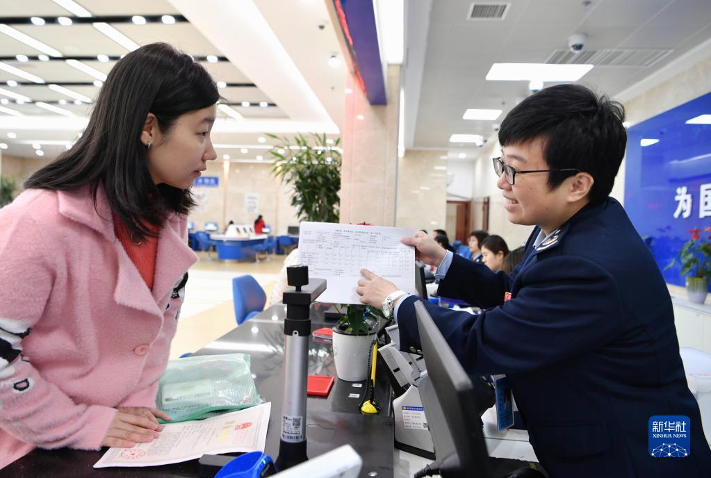 建设高素质人民公仆队伍锻造新时代治国理政中坚力量——*党**的十九大以来公务员队伍建设工作综述