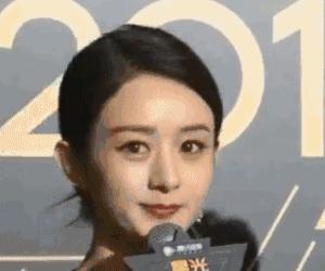 明星红毯假摔事件,明星红毯假摔倒抢镜