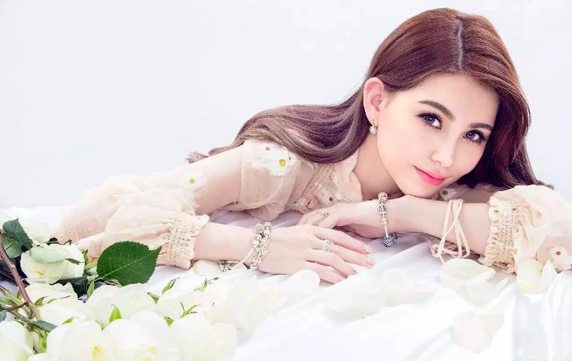 昆凌首谈21岁嫁给周杰伦,中专毕业的昆凌为何被周杰伦独宠