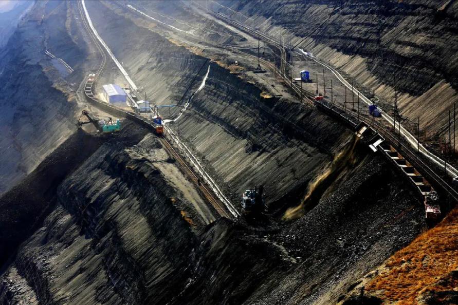 亚洲第一天坑是什么矿,亚洲第一坑煤矿图片