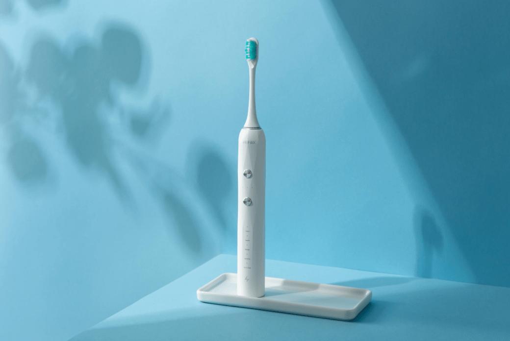 欧乐b电动牙刷p3000和p4000哪个好,飞利浦电动牙刷hx9912和hx9911对比