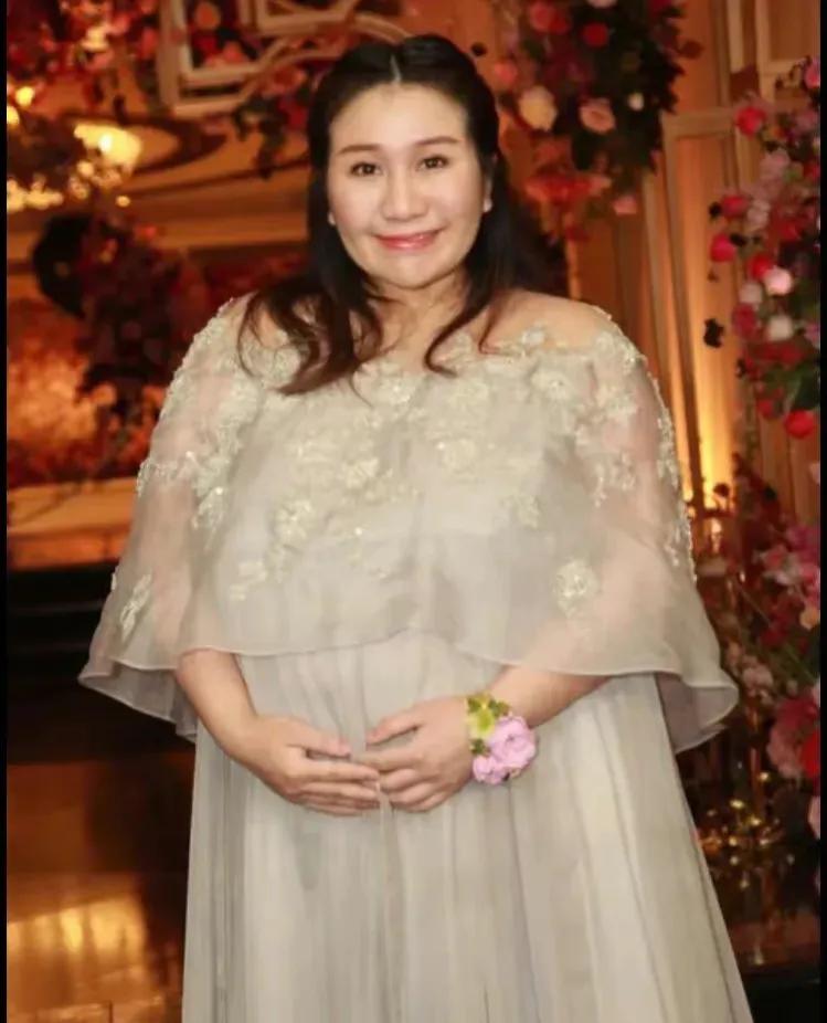 何鸿燊大房有几个孩子,何鸿燊第十八个孩子