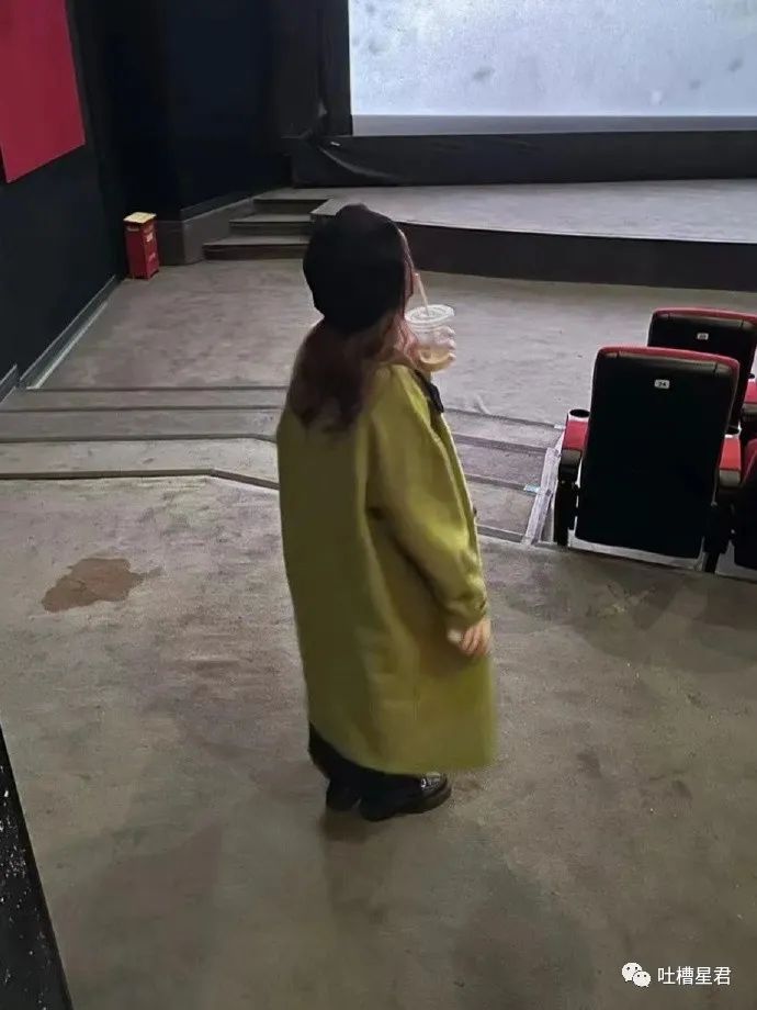 “3W4给女友买战损风上衣...”啊啊啊转身后当场裂开了!