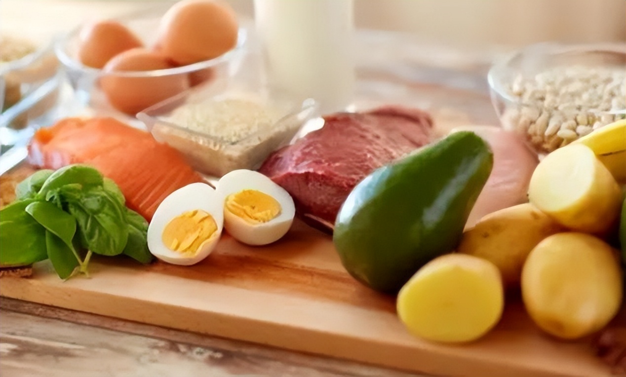 经常化妆和长期素颜皮肤区别,长期化妆的人和素颜的区别