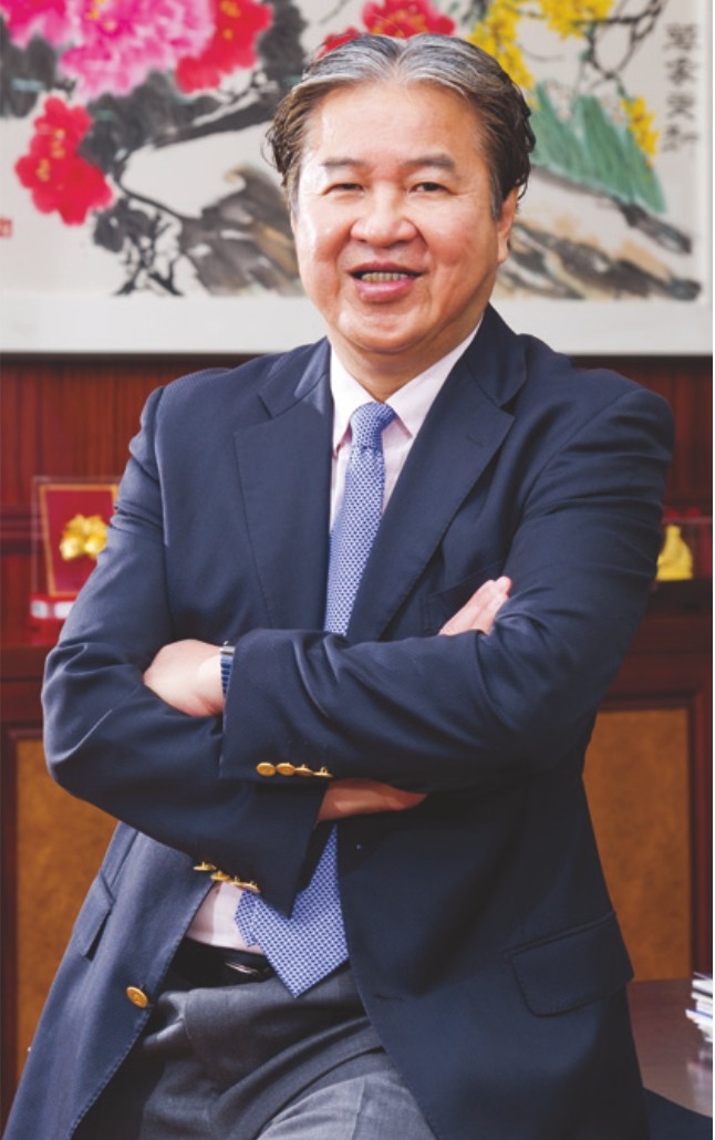 伯恩光学老板杨建文年轻时视频,伯恩光学创始人杨建文