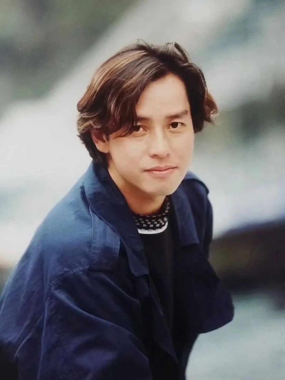 张国荣80年代天王巨星现场,80年代香港的天王巨星和天后