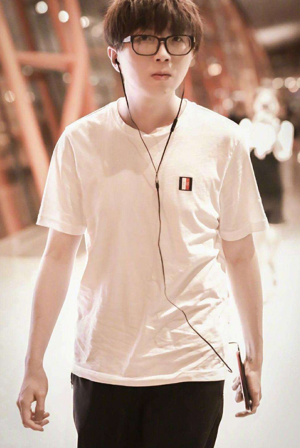 长得显矮的10位男星,长得矮却最迷人不足1米60的男明星