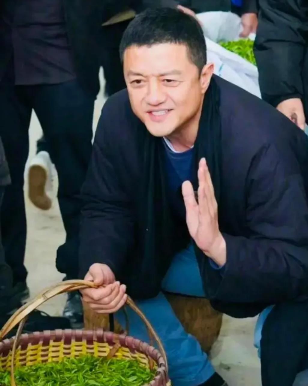 “负债侠”为去“老赖”污名，去和前妻们求援吗？