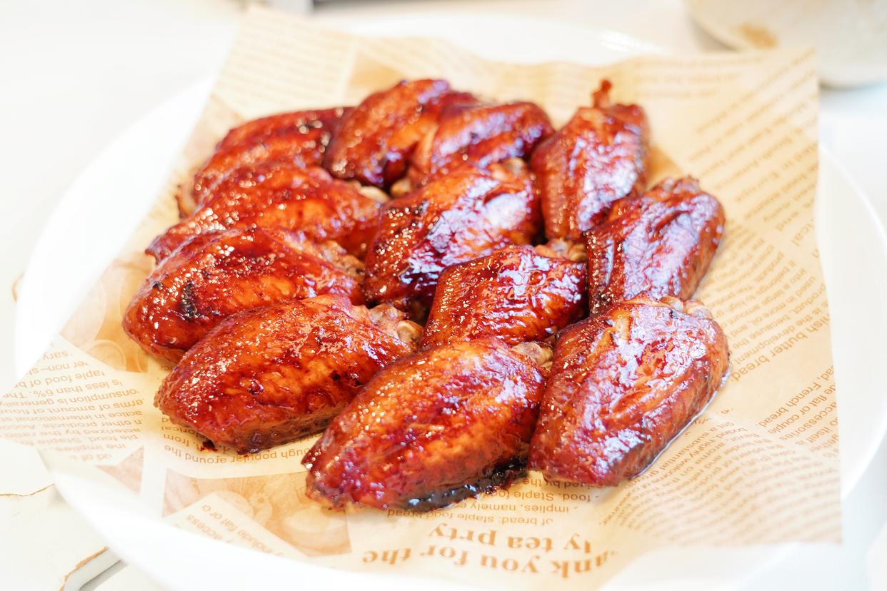 喜欢吃奥尔良烤翅在家就可以做，秘制配方好吃到吮指，价格也便宜