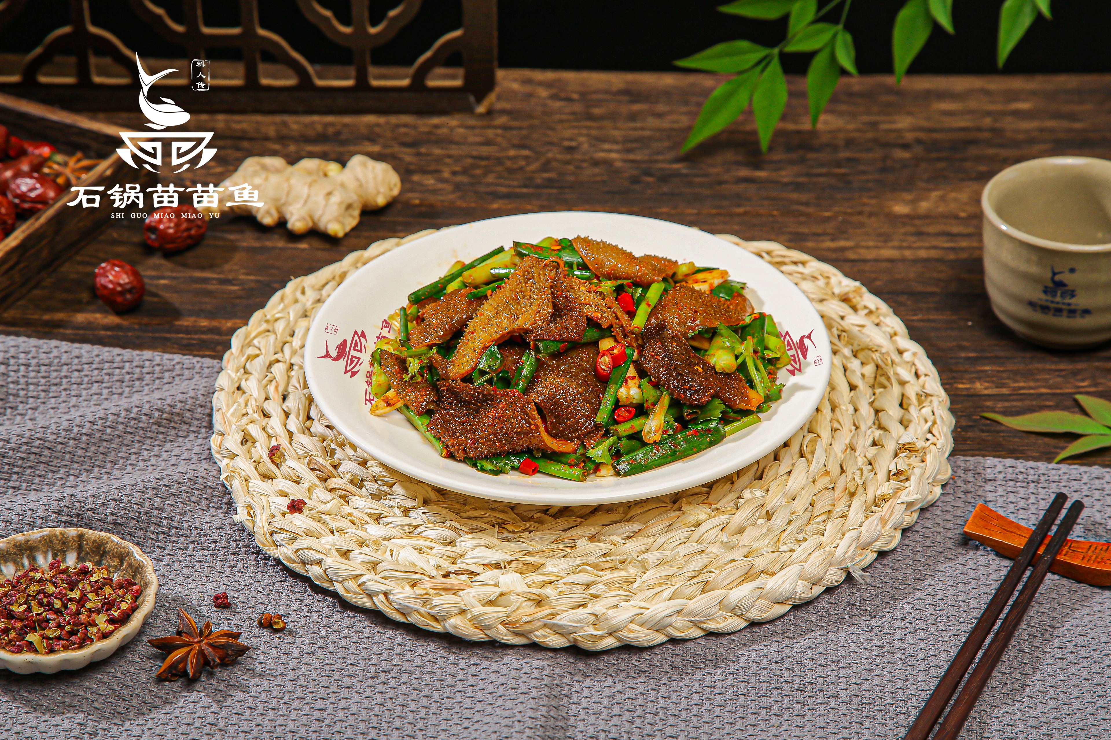 绿底红门头是什么火锅店加盟品牌,青海川渝火锅店加盟要多少费用