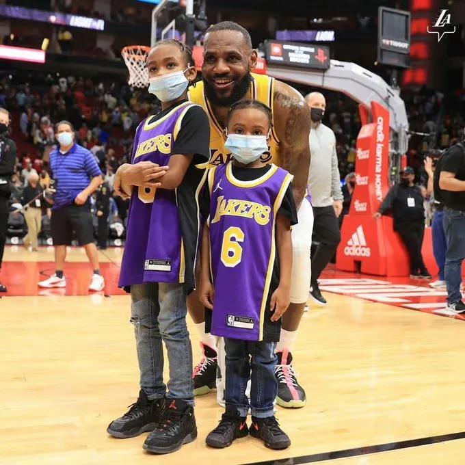 为什么说足球篮球是社会的缩影,有没有足球篮球都是职业的