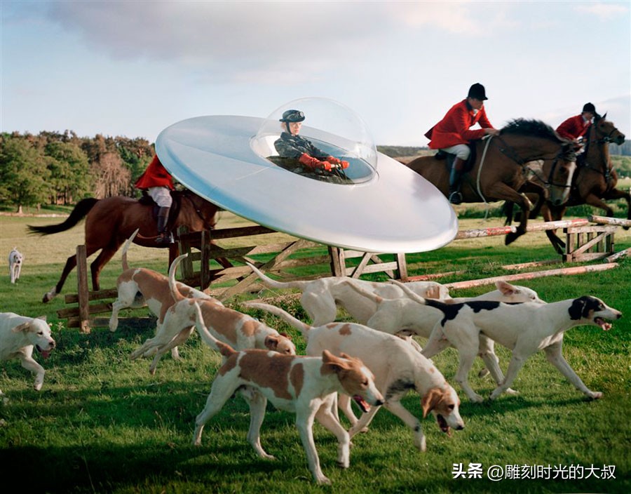 作品充满隐喻与象征主义，讽刺和暧昧：备受赞誉的当代时尚摄影师