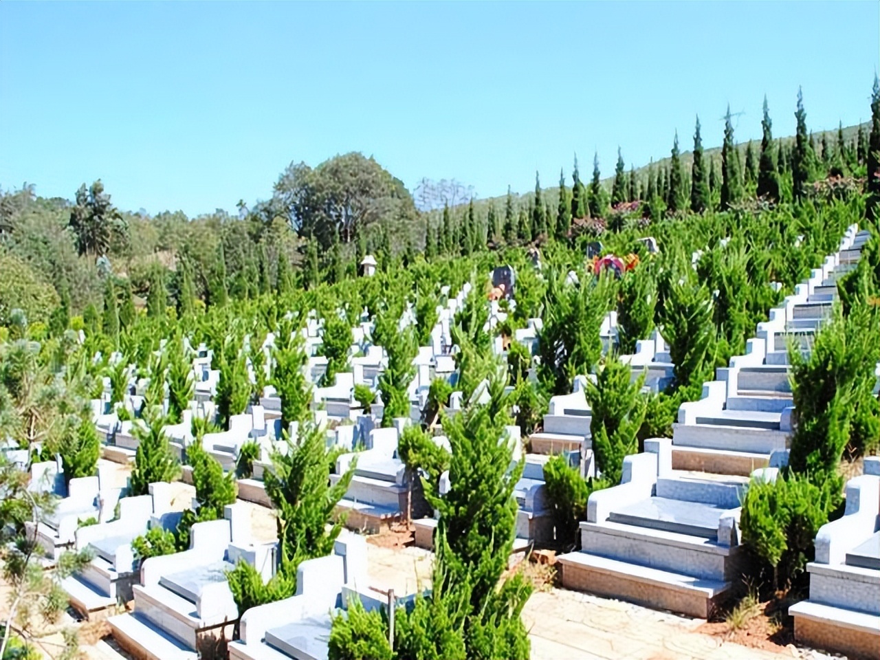 为啥棺材一头高一头低一头大一头,你知道棺材为什么一头大一头小