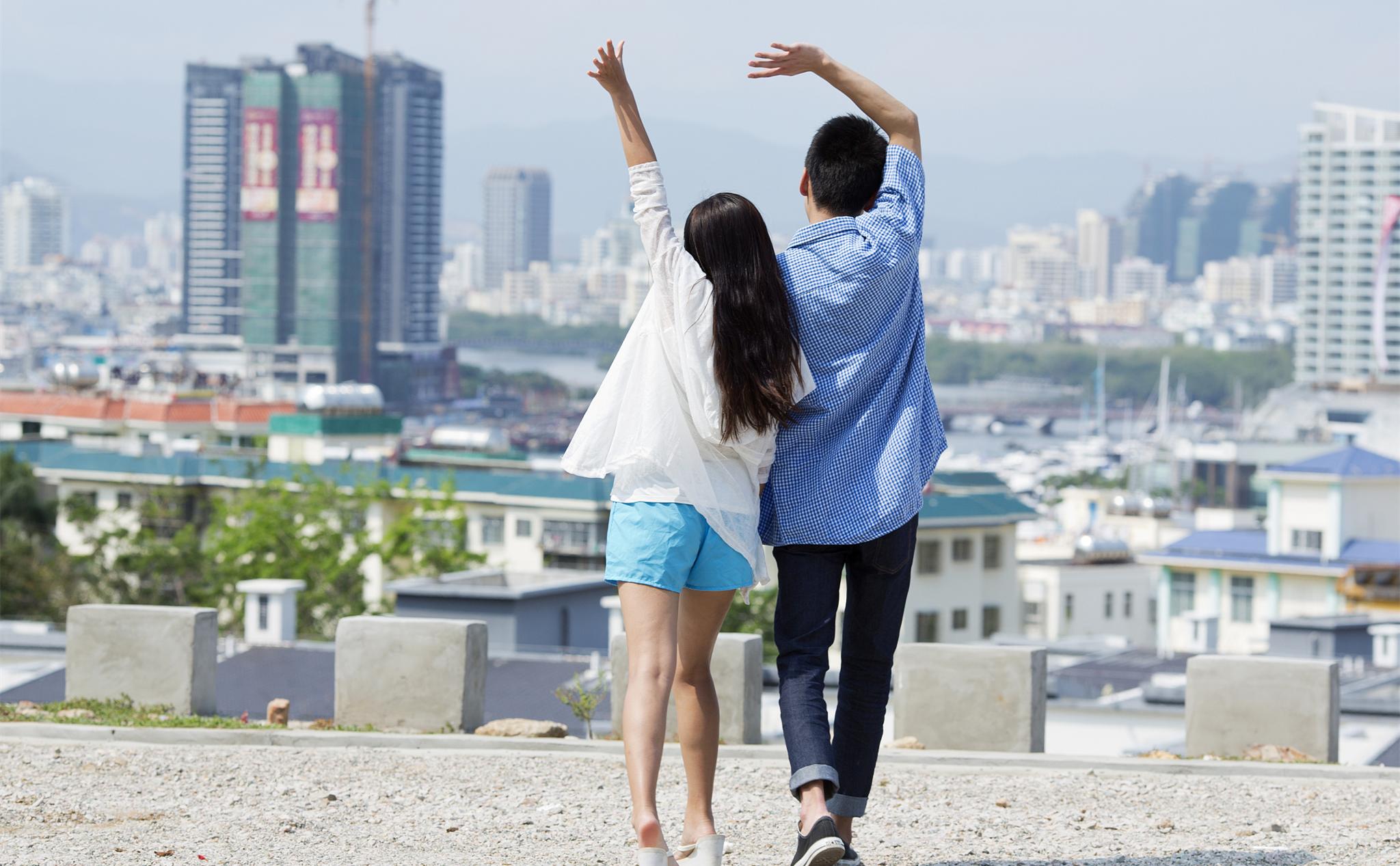 我喜欢上46岁的表姐夫,知道表姐的秘密后,吓得我连夜跑了