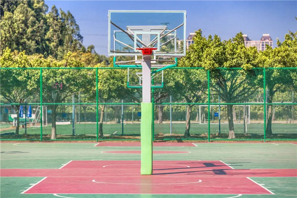 走进学校让心情愉悦,走进安静整洁的教室时我深感自豪