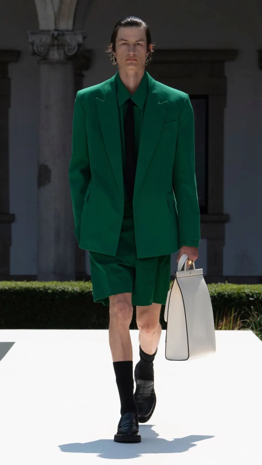 valentino2024春夏男装秀,valentino2022秋冬男装时装秀