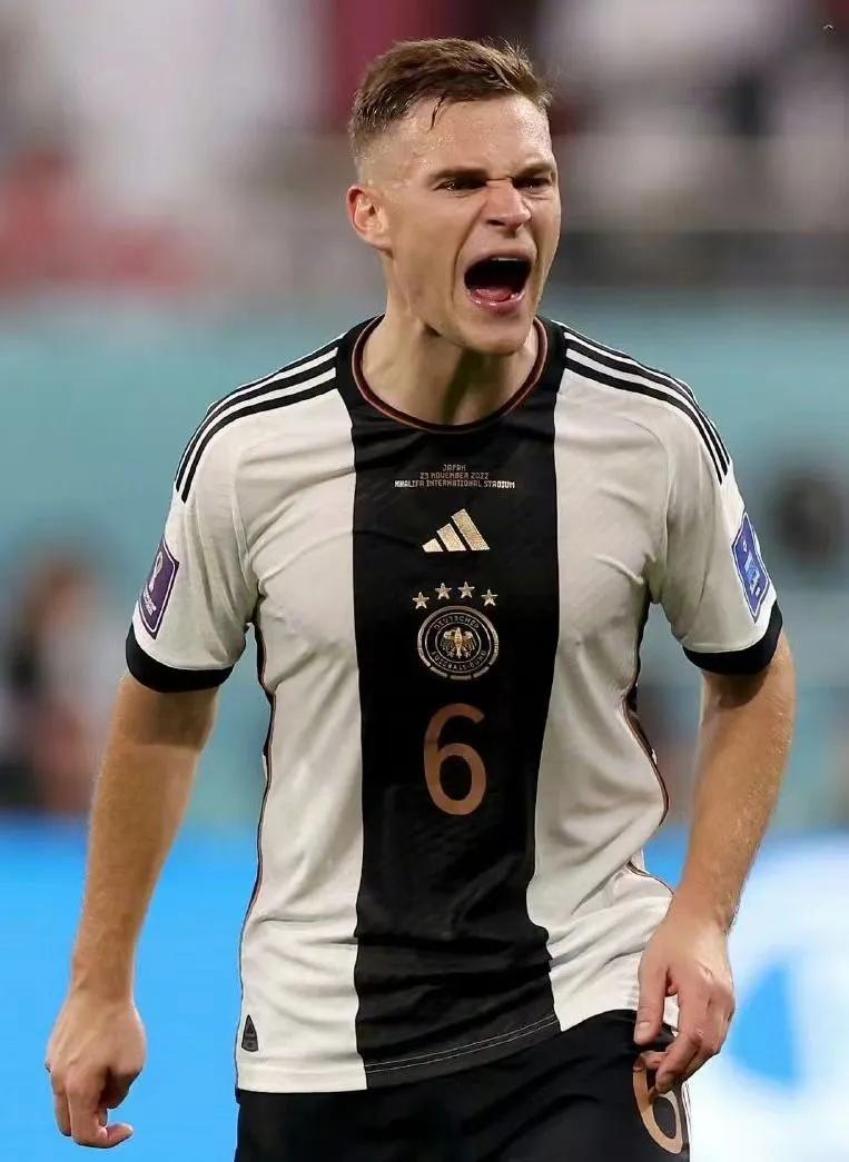 世界足坛十大现役中场排名,2021足坛现役十大中场