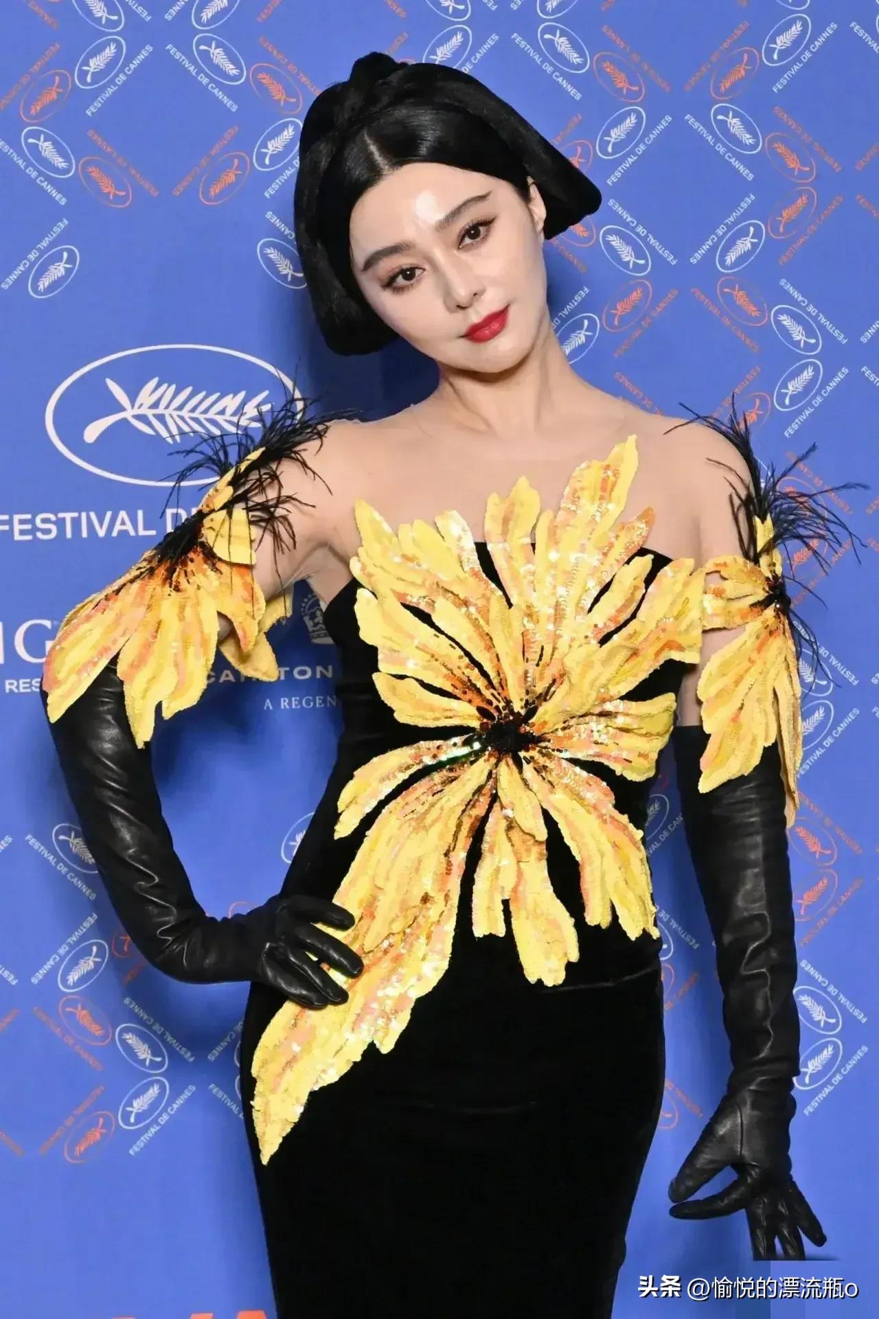 周姐介绍个对象，安排旁边的咖啡馆见面，回来，一进门脸色发白。