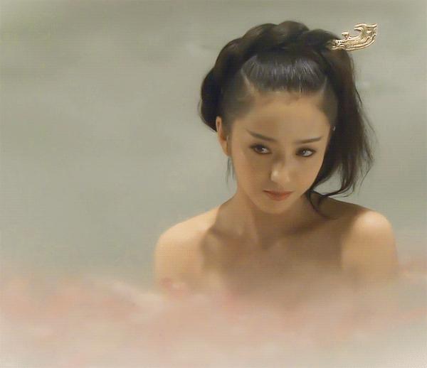 *绑捆**露大胸、台词胡来！这些“*辱侮**”观众的剧情，真把观众当呆子